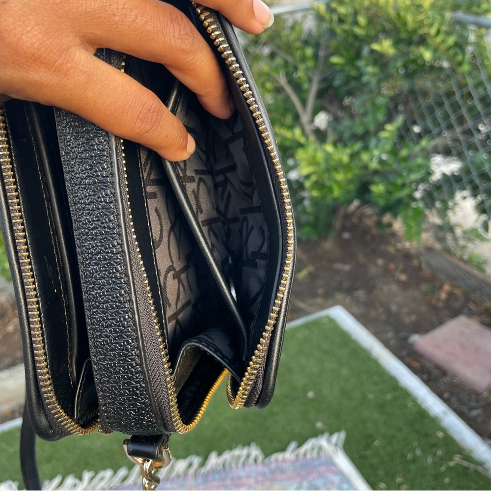 Calvin Klein long crossbory chain purse - Picture 6 of 8